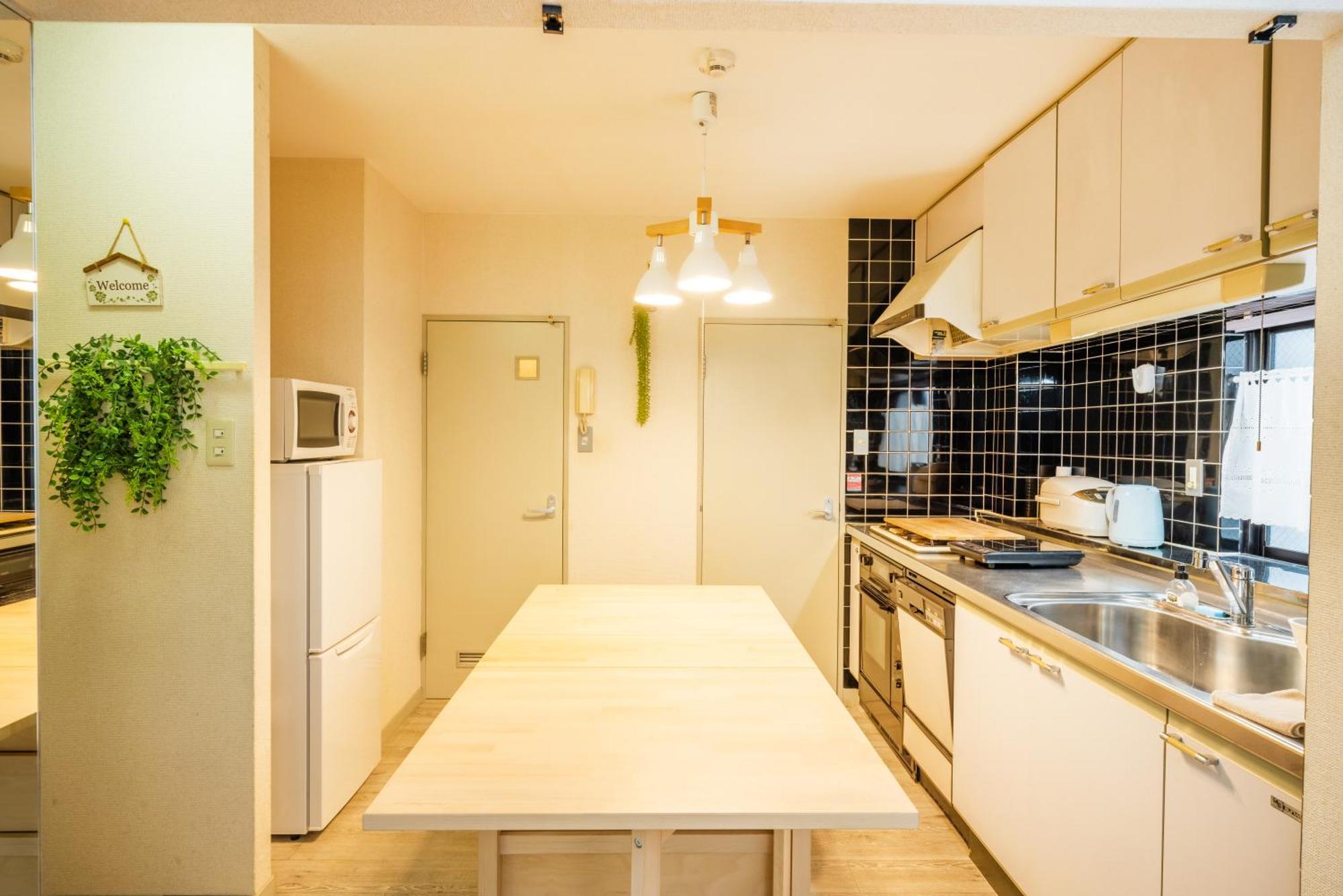 Appartement 駅から徒歩3分新宿区 最大4名 無料wifi 32平米で広いお部屋 *