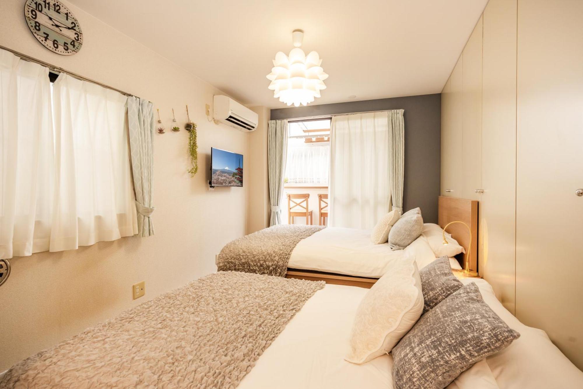 Appartement 駅から徒歩3分新宿区 最大4名 無料wifi 32平米で広いお部屋 *
